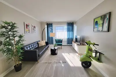 Image de Sky-High Luxury on Crescent|The Ultimate View