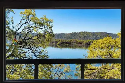 Image de Cozy Cottage: Panoramic Lake Views, WiFi, Deck