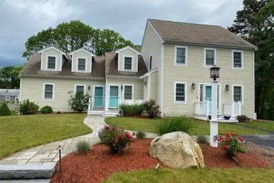 Image de Charming 3-bedroom/2 bath house in West Yarmouth- Walk to Beach