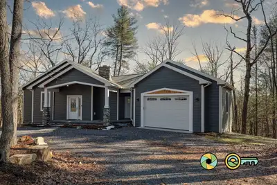 Image de Ridgeline Retreat | Craftsman bungalow luxury!