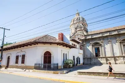 3-bedroom huge house in beautiful Granada with Pool, Ac, WiFi. Enjoy your stay