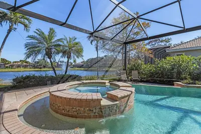 Image de Seasonal Rental in Pelican Landing! Gorgeous Pool Home!