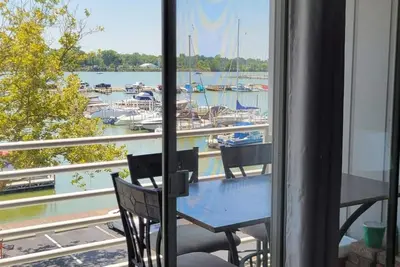 Image de Port Clinton Paradise-Waterfront 2-bedrooms, Pool, & Hot Tub by Jet Express