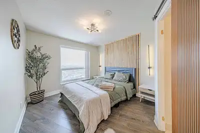 Image de Luxury Farmhouse High-Rise Condo With Cn Tower City View, Pool, Hot Tub