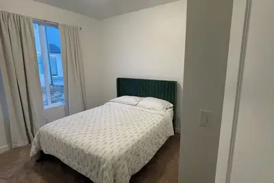 Image de Private bedroom with full bathroom