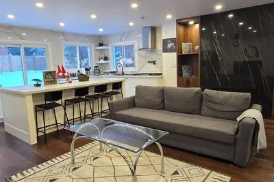 Image de Your Home Away from Home | Comfort & Convenience