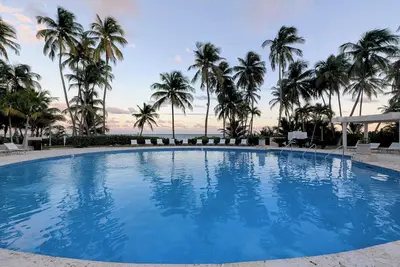 Ocean breezy Beach Front 2Bed/2Bath Condo with ocean view