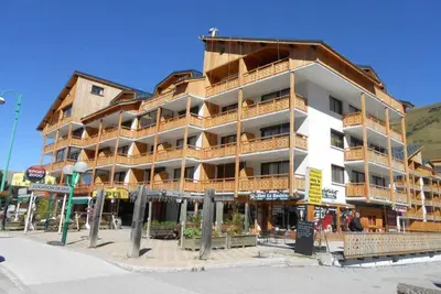Image de Appartement skis aux pieds avec balcon