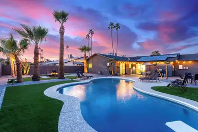 Image de The Greystone on Osborn | Heated Pool + Firepit
