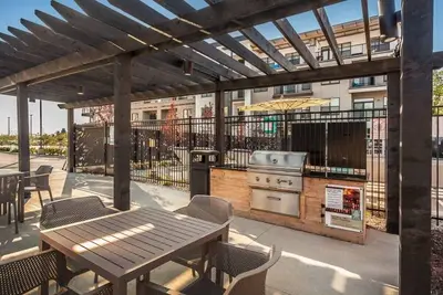 Image de CozySuites Modern 2br, Nora Indianapolis #11