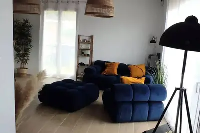 Image de Magnifique maison moderne avec piscine dans un quartier typiquement provençale