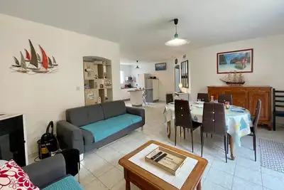 Image de Maison familiale 3 chambres avec jardin à 400m de la plage, accès Wifi