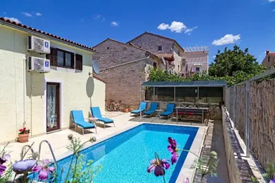 Image de Villa Karina Tar, family house in the center