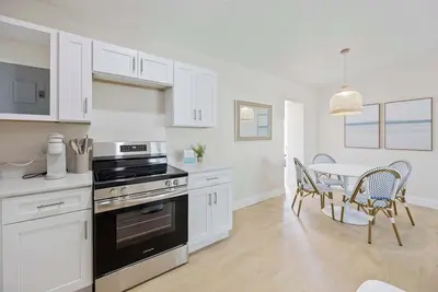 Image de Welcome to The Drift – Your Laid-Back Beach Escape in Cocoa Beach!