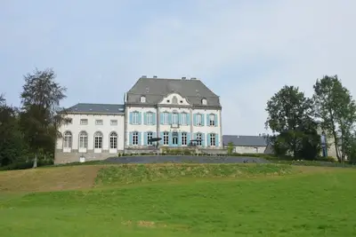 Image de Chגteau א Vyle Et Tharoul avec Jardin