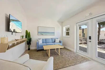 Image de Welcome to The Drift – Your Laid-Back Beach Escape in Cocoa Beach!