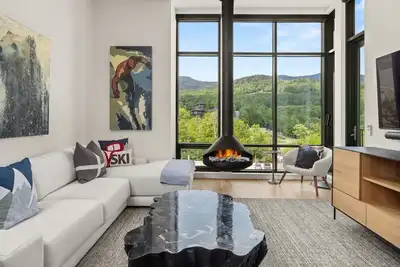 Image de Spruce Peak Treehouse | 3 Bed | Steps To The Lifts | Mountain Views