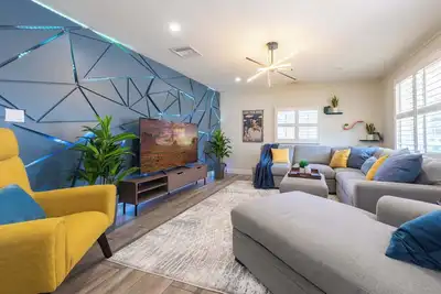 Image de Phoenix 4 Bdr Home with Outdoor Entertainment