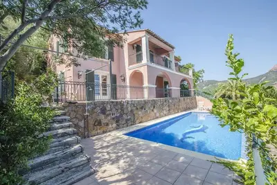 Image de Villa à Anthéor avec Piscine et Vue Mer