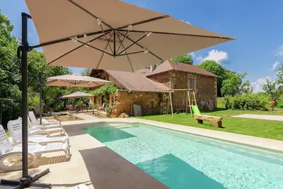 Image de Retraite au bord de la piscine en Aquitaine