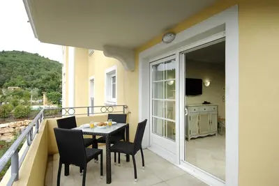 Image de Appartement soigné avec lave-vaisselle