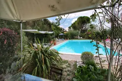Image de Appartement attrayant avec piscine