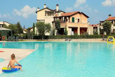 Image de Appartement au Lac de Garde avec piscine