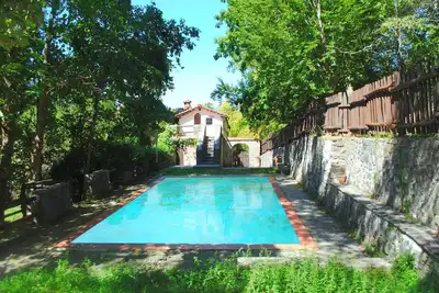 Image de Maison à Migliorini avec piscine et nature