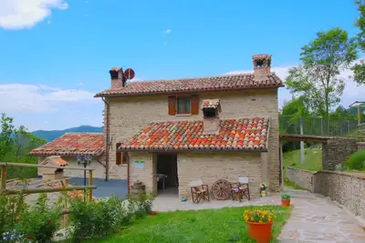 Image de Ferme Ă Marche avec piscine et vue