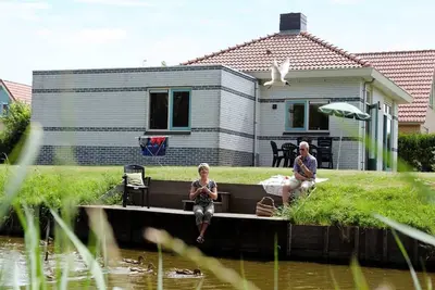 Image de Maison de vacances avec jetée, 19 km. De Hoorn
