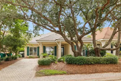 Image de Walk to the Beach and the Pool! ~ Chateaux Sans Souci at Destiny West