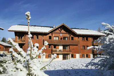 Image de Séjour alpin élégant avec piscine