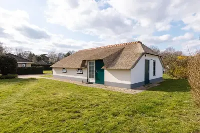 Image de Joli bungalow avec lave-vaisselle, à 3 km de Putten