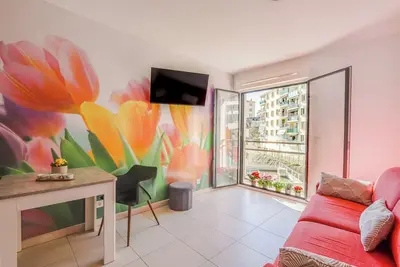 Charming Studio Steps Away from Monaco with Ac, WiFi