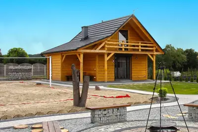 Image de maison écologique au bord du lac Goszcza