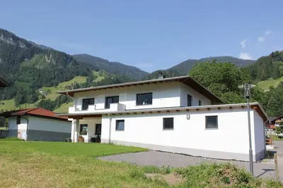 Image de Appartement א Mayrhofen avec jardin