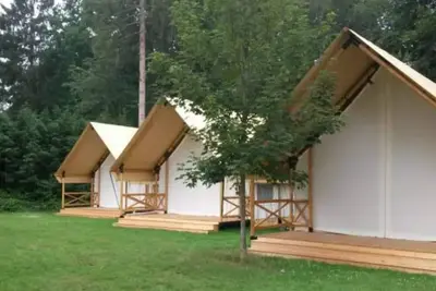 Image de Lodge-tente confortable avec véranda