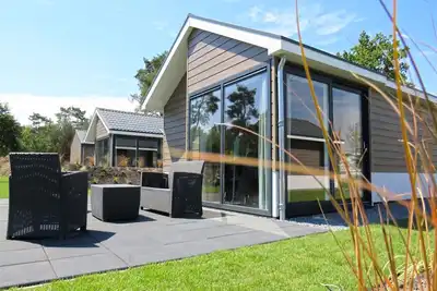 Image de Chalet moderne avec lave-vaisselle