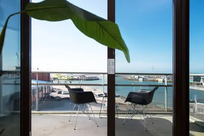 Image de Appartement de deux pièces avec vue sur le port