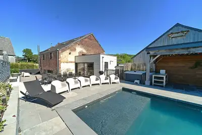 Image de Maison à Ambly avec piscine extérieure