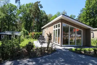 Image de Bungalow avec piscine א Hoenderloo