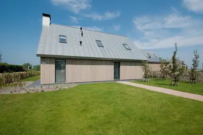 Pavillon design moderne avec micro-ondes combiné