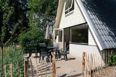 Image de Maison de vacances א Eerbeek avec terrasse