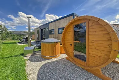 Image de Chalet Feriendorf Seeblick avec sauna.