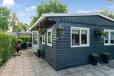 Image de Charmant chalet en bois avec jardin à Reutum