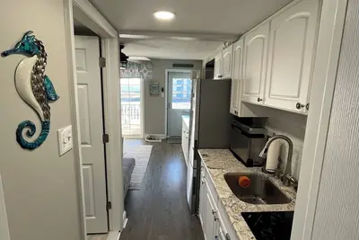 Image de North Wildwood Commodore Condos - 1 Br with Ocean View. Walk to everything!