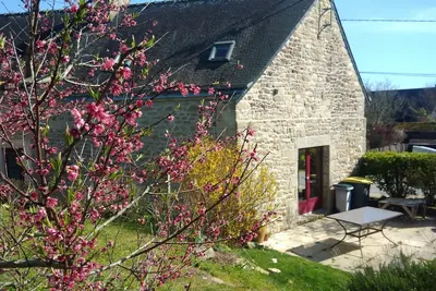 Image de charmant gîte en pierre proche de magnifiques plages et de sentiers côtiers