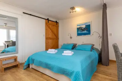 Image de Studio avec terrasse près de la plage