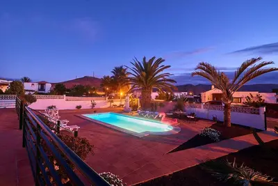 Image de Villa à La Oliva avec Piscine et Volcan