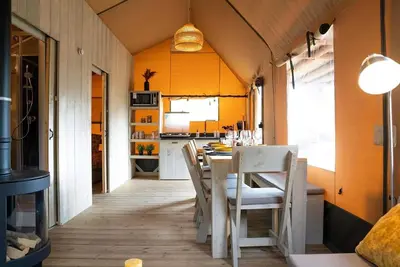Image de Tente Xl Glamping avec salle de bain à Lathum